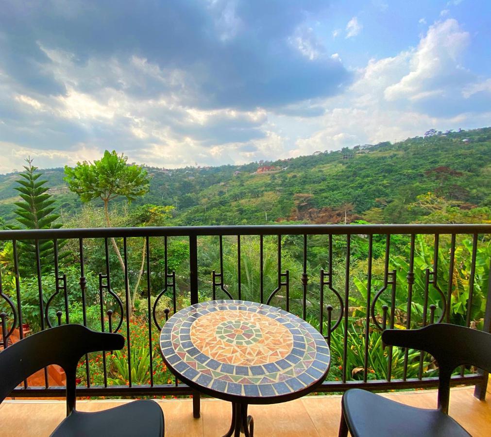 Cactus Creek Hotel Aburi Exteriör bild