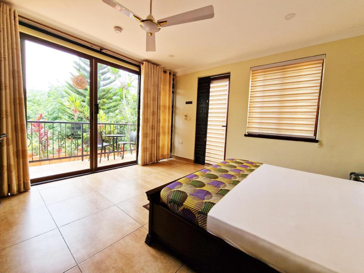 Cactus Creek Hotel Aburi Exteriör bild